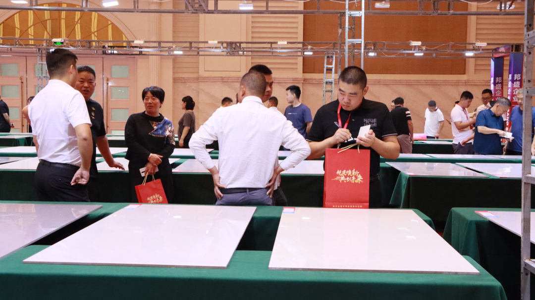 钻琦国际陶瓷〡锐变焕新,共创未来〡全国财富峰会临沂站峰会圆满举行